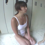 『フェチ』 巨乳熟女にセンズリ見せつけ競泳水着2 「DUGA」