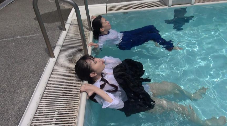 『フェチ』 三姉妹の寛ぎ（掃除ver） 「DUGA」