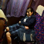 「フェチ」 夜行バスで声も出せずイカされた隙に生ハメされた女はスローピストンの痺れる快感に理性を失い中出しも拒めない 女子○生限定10 囁き淫語腰振りSP 厳選10人総集編付き2枚組 豪華版 『FANZA』