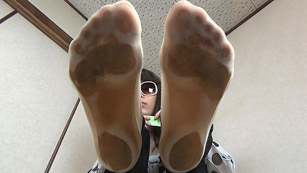 『フェチ』 【足のにおい】 生保レディ・足脂で透明化 「DUGA」