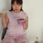 『フェチ』 むちむち巨乳Mちゃんの真夏の牛丼食べ 「DUGA」