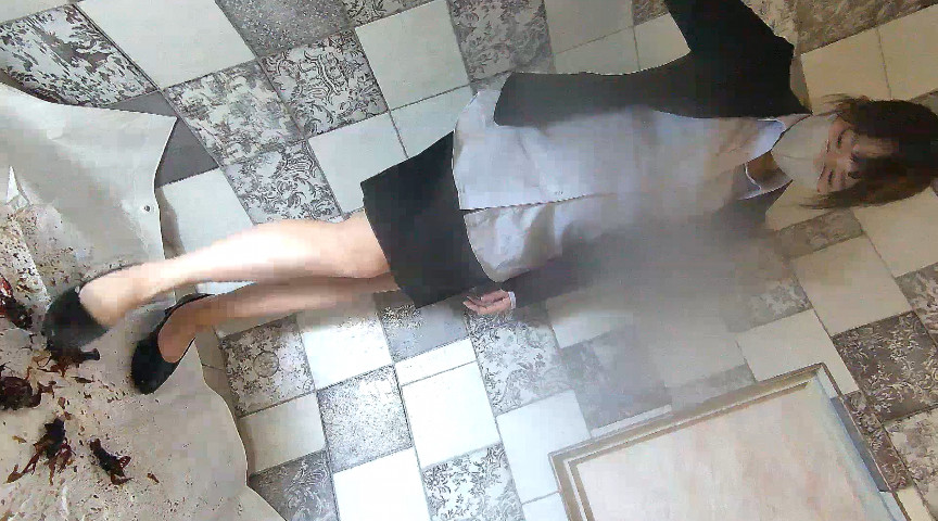 『フェチ』 あみちゃんのパンプスでザリガニ駆除 VOL1 「DUGA」