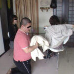 『フェチ』 痛がる豚従僕をブーツでイジメ楽しむドSな二人 「DUGA」