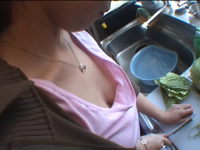 『フェチ』 無意識な胸元はこんなにもエロいっ ！！ 「DUGA」