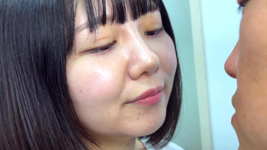 『フェチ』 みゆりちゃんがM男に濃厚キス 「DUGA」