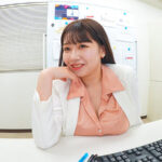 「フェチ」 【パイズリセクハラ】パッツン熟ぱい挑発で若手ち○ぽをビンビン勃起させ乳圧挟射で何度も抜いてくる色白巨乳人妻女上司 小坂ひまり 『FANZA』