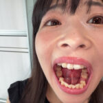 『フェチ』 【個人撮影】原美織の舌ブラシで「汚舌苔」採取 「DUGA」
