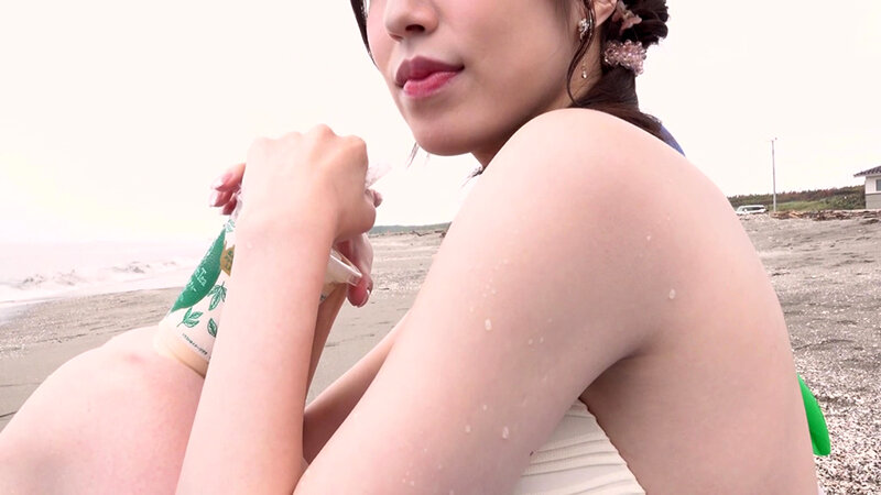 「フェチ」 湘南ビーチで声をかけたビキニギャルが火照った身体をクールダ...