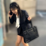 「フェチ」 シコタホールディングス 株式会社ニョータ 同行営業の女子社員がおしっこ我慢限界！俺の目の前で放尿させちゃいました 『FANZA』