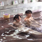 『フェチ』 春菜はな 夢乃あいか「湯けむり女ふたり旅」 「DUGA」