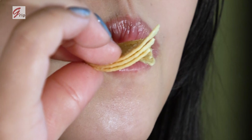 『フェチ』 食材フェラ咀嚼ASMR！舐め噛み接写と咀嚼餌付けランチ 「...