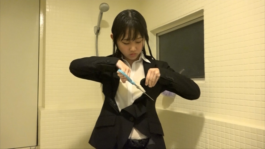 『フェチ』 就活女子のリクルートスーツ切り裂き（2） 「DUGA」