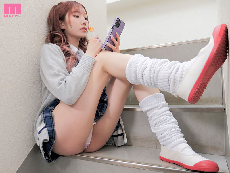 《ギャル》 校則違反ミニスカJ系ギャルをスクワット説教！ またがり空気...