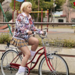 《ギャル》 僕の顔がデカ尻ギャルJ○の自転車のサドルになった！乙アリス 『FANZA』