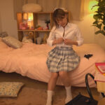 《ギャル》 ●校生盗撮 オナニーを目撃され、エロ本盗んだ罪で弟のチ〇ポに犯●れた実はエッチ未経験なギャルJ系姉 『FANZA』