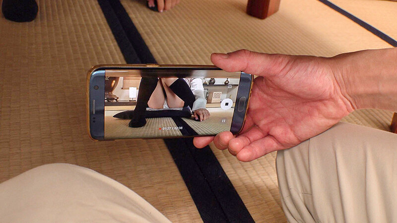 《ギャル》 絶対パンチラ！挑発しながら絶対寸止めしてくる小悪魔ギャル ...