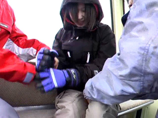 《ギャル》 ゲレンデで見つけた挑発ギャル！無差別雪山中出しレ●プ！ 『...