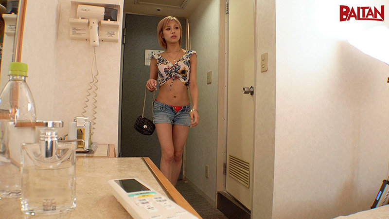 《ギャル》 「おぢさん無理！」イケメンだと騙された美女ギャル大学生りり...