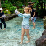 《ギャル》 キャンプ場でリモバイを入れられホットパンツから滴るほど失禁イキしてしまう美脚ギャル 『FANZA』