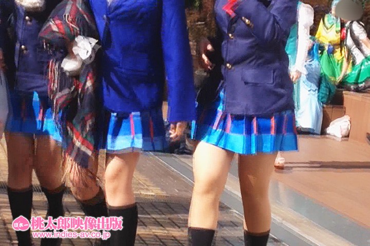 《ギャル》 オフパコ！vol.1 コスプレ会場でヤレそうな巨乳レイヤー...