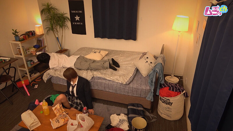 《ギャル》 ●校生盗撮 友達のエッチ話に興味津々なお年頃☆チャラいのに...