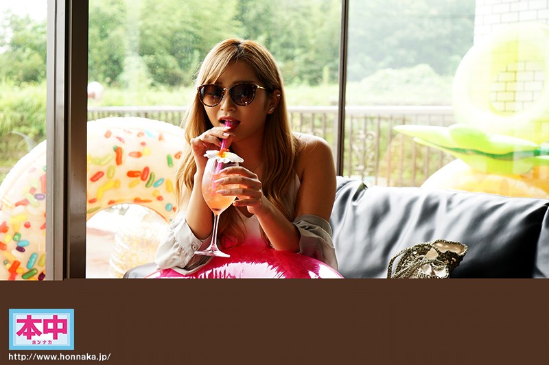 《ギャル》 千葉県だけで経験人数300人！ 日焼け跡がめっちゃドエロい...