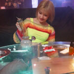 《ギャル》 キメセク白目ガンギマリギャル★媚薬でトロトロアナルに中出し！2輪挿し3Pでビシャビシャ潮吹きケツ穴ボコ精子直発射イキ狂いSEX！アナル美少女はるひ 月形はるひ 『FANZA』