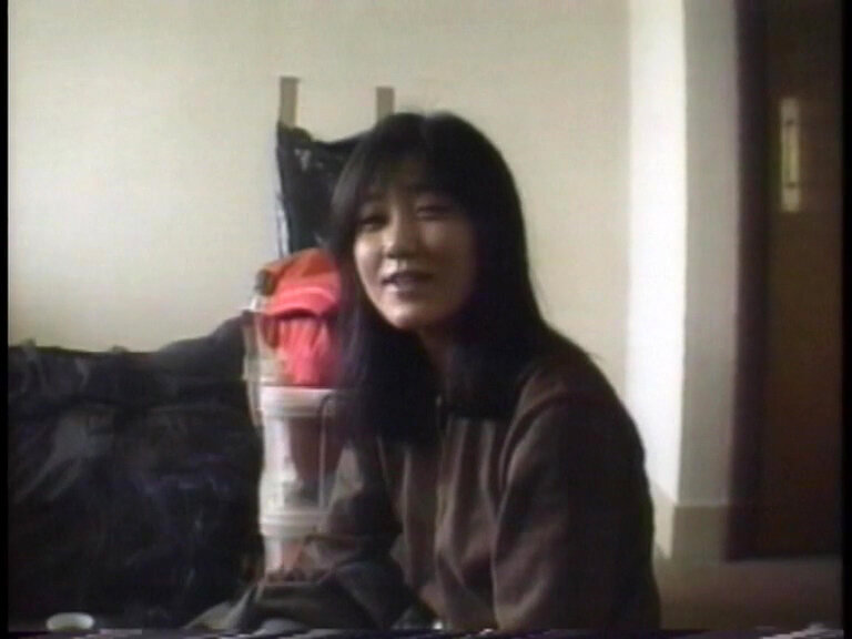 《ギャル》 3人の公然ワイセツ 『FANZA』