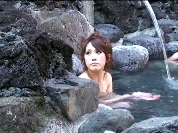 《ギャル》 温泉に来ている巨乳ギャルに夜●いを仕掛けて感じさせたらウッ...