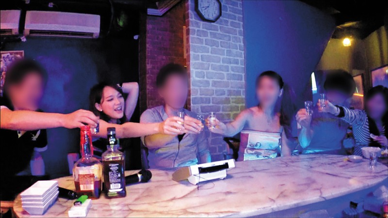 《ギャル》 変態発掘 ひたすら――ヤリマン。佐山杏里（仮名） 『FAN...