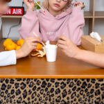 《ギャル》 【VR】「寒いしダルくて出れない」無気力ギャルとコタツ王様ゲームで密着汗だくSEX 春陽モカ 『FANZA』