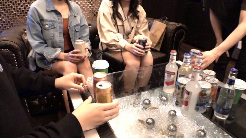 《ギャル》 【大潮吹きエロGAL＆ムッツリ美乳JD！！二人を同時にダッ...