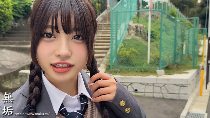 《ギャル》 某投稿サイトで話題沸騰中！制服美少女No.1！ 最高にエロ...