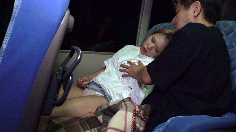 《ギャル》 高速バス深夜走行受難！フェスを楽しみ地方に帰る金髪ギャル ...