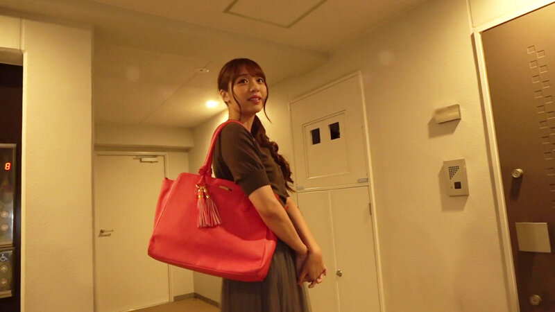 《ギャル》 オモチャにされたいM男クンに細い肢体でご奉仕する出張エロメ...