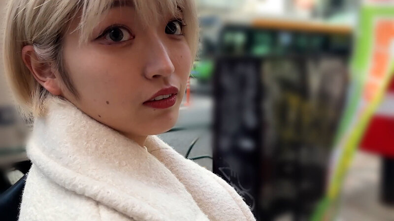 《ギャル》 M男が街中で女性に声をかけてキスさせてもらう 美容部員 は...