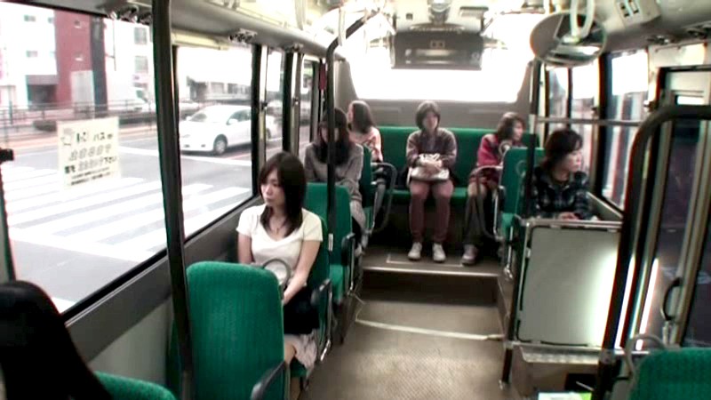 《ギャル》 女だけしか乗っていないバスで清楚な若妻は黒ギャル達にレズ攻...