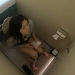 《ギャル》 女性トイレに突撃！意識が朦朧としている色白ギャル系女をいただきます！ 『FANZA』