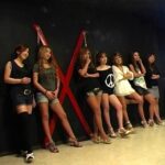 《ギャル》 ギャル8人の爆笑M男コロガシ 『FANZA』