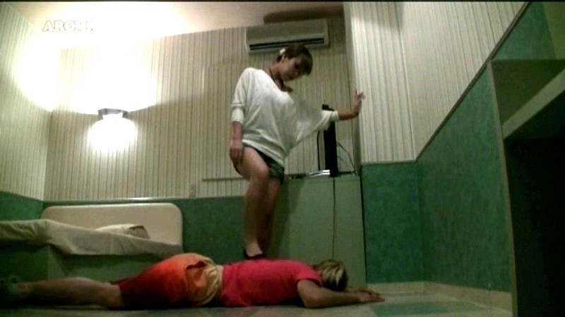 《ギャル》 M男プライベートコレクション ラブホテルでGALにボコボコ...