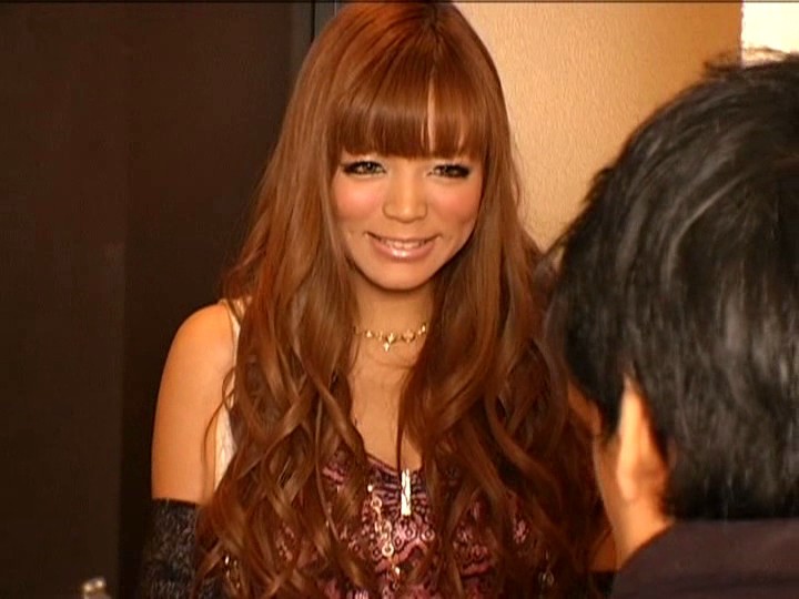 《ギャル》 ギャルとルームシェア！！ 普通に口説いても相手にされないの...