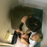 《ギャル》 女性トイレに突撃！座り込んでいたギャルと個室でセックス！ 『FANZA』