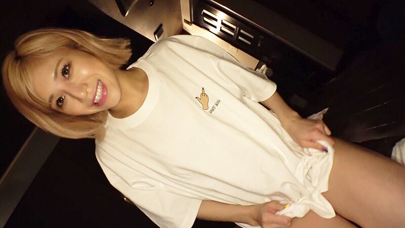 《ギャル》 乳首をイジらせるのが大好きな中年男がギャルに奉仕させて連射...