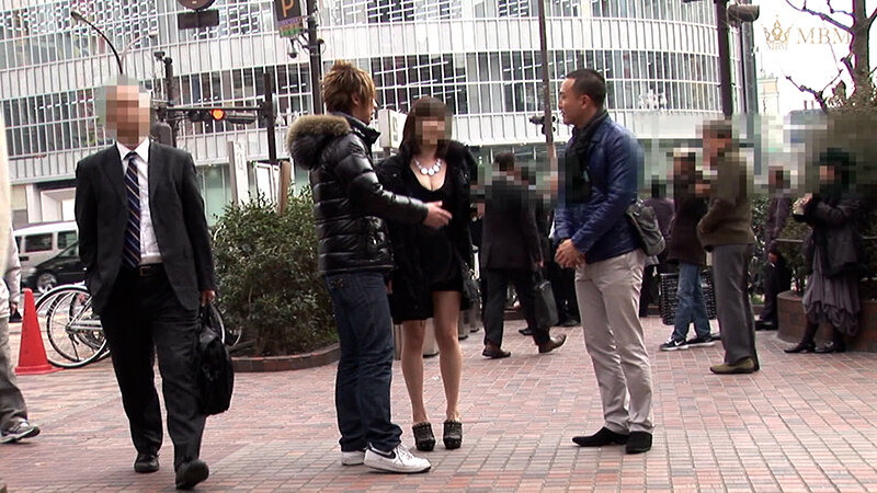 《ギャル》 オッパイが大きくてキレイな娘を探せ！！Gカップ美乳のドスケ...