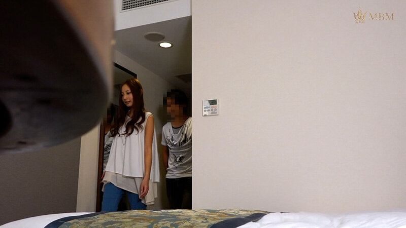 《ギャル》 意外にも超積極的！大学でナンパした美乳＆可愛い彼女は、学内...