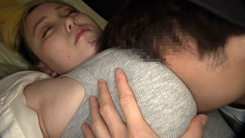 《ギャル》 背徳感がクセになる。意識のないド爆乳ギャルを好き勝手にヤる...