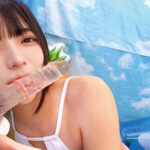 《ギャル》 ビキニ姿が眩しい水着ギャルが【お口だけでコンドーム装着】 ノーハンドでデカチンを咥えた彼有りビキニギャルのオマ○コから恥ずかし汁が水着を越えて溢れ出す！！口の中でドンドン大きくなる極太ペニス…「下のお口にも入れてほしいかも（/ω￥）」開放的なサマーGA… 『FANZA』