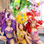 《ギャル》 着ぐるみバイトはエッロいサンバGALと楽屋が一緒！しかもカワイイ着ぐるみで油断したのか目の前で生着替え！脱ぐのを忘れてガン見でフル勃起！40歳で会社をリストラされて絶望の中、日銭のために着ぐるみのバイトをしたら良いことがありました！ 『FANZA』