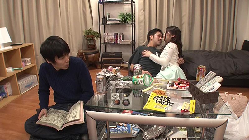 《ギャル》 彼女をとっかえひっかえのヤリチンな先輩。童貞の僕とは全く仲...
