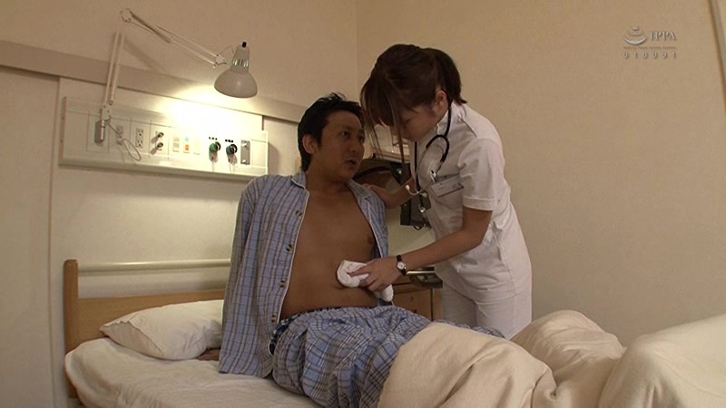 《ギャル》 白衣がピチピチの人妻看護師は夜勤明けで夫にハメてもらえず悶...